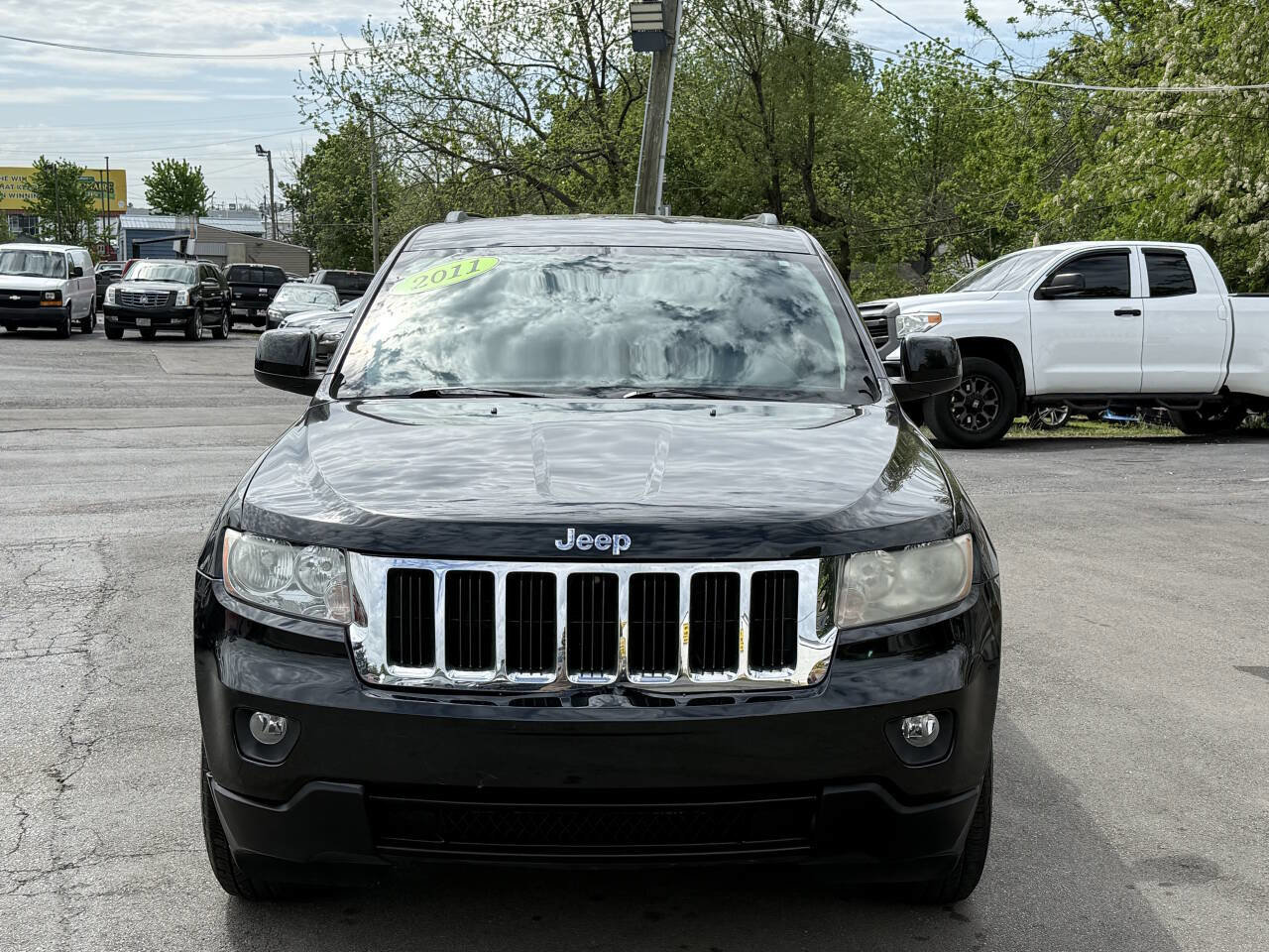 Used 2011 Jeep Grand Cherokee Laredo AWD/4WD image 3