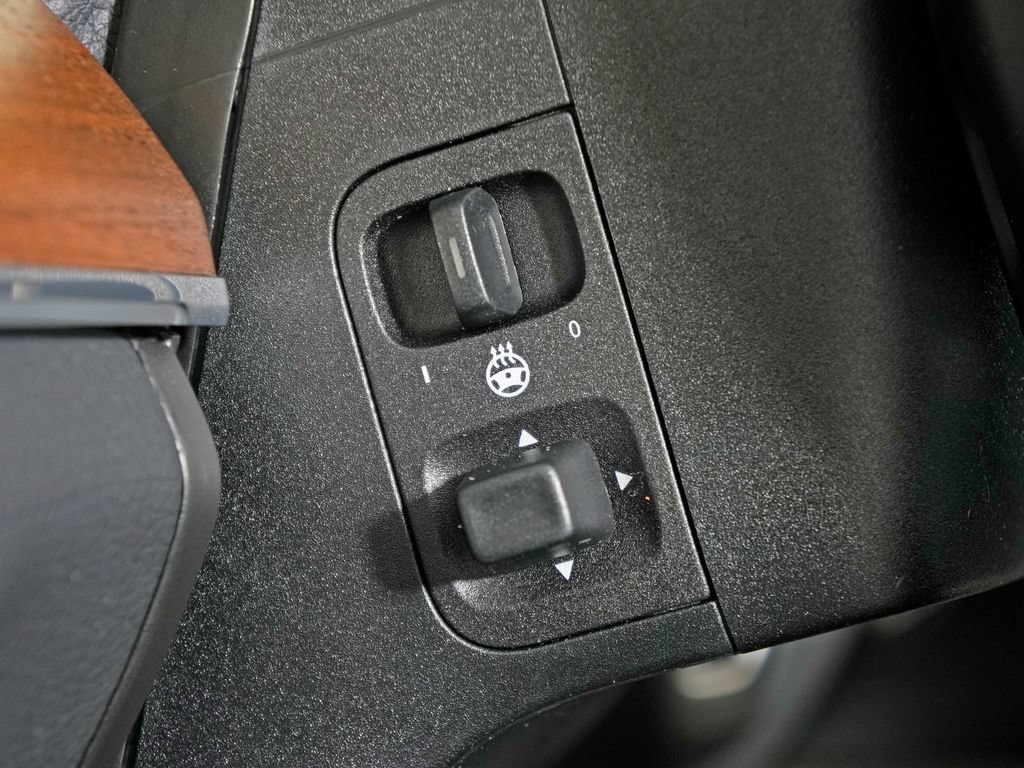 Used 2025 Mercedes-Benz GLS 450 4MATIC w/ AMG Line Exterior image 20