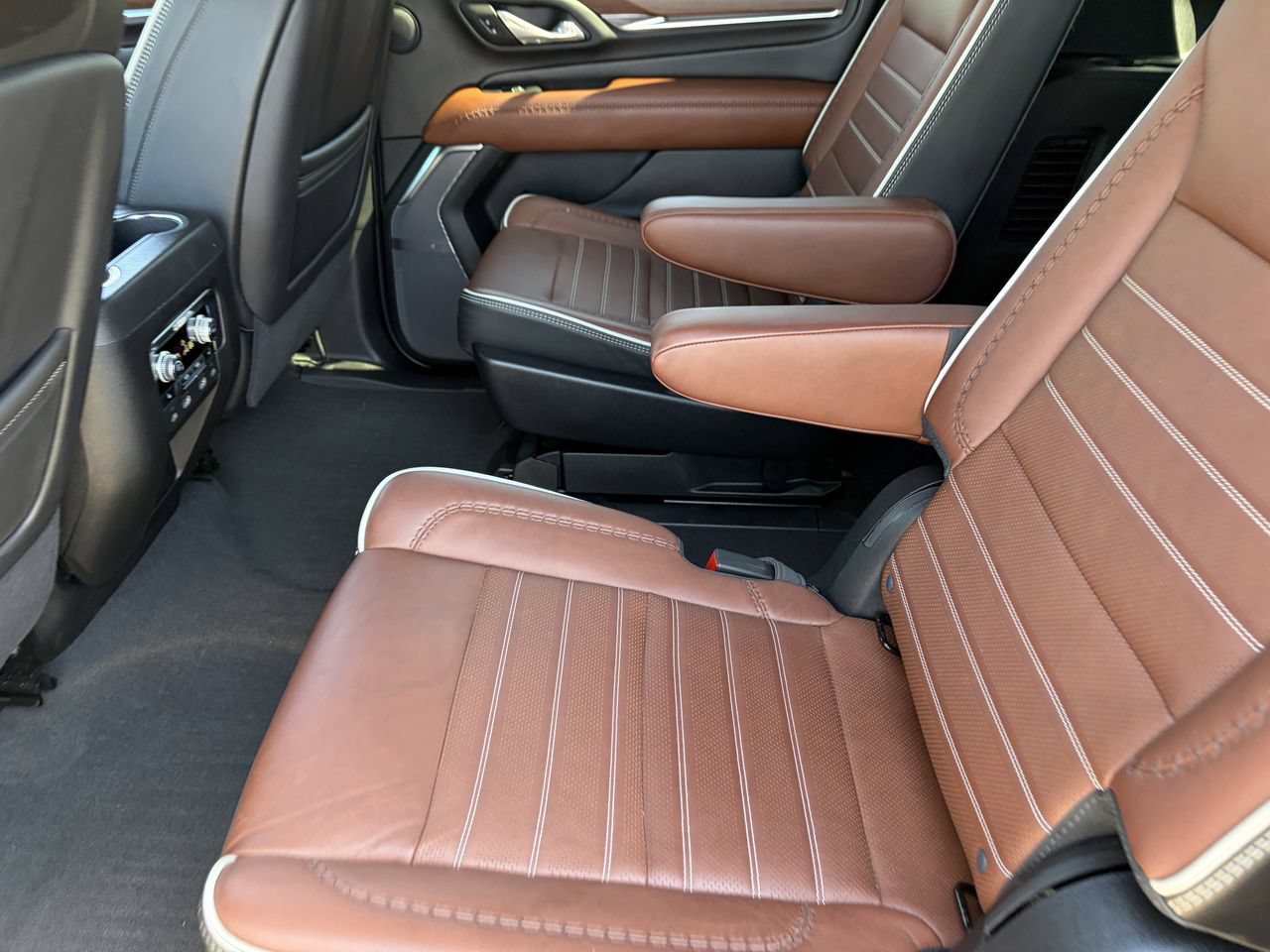 Used 2023 GMC Yukon XL Denali Ultimate w/ LPO, Floor Liner Package AWD/4WD image 14