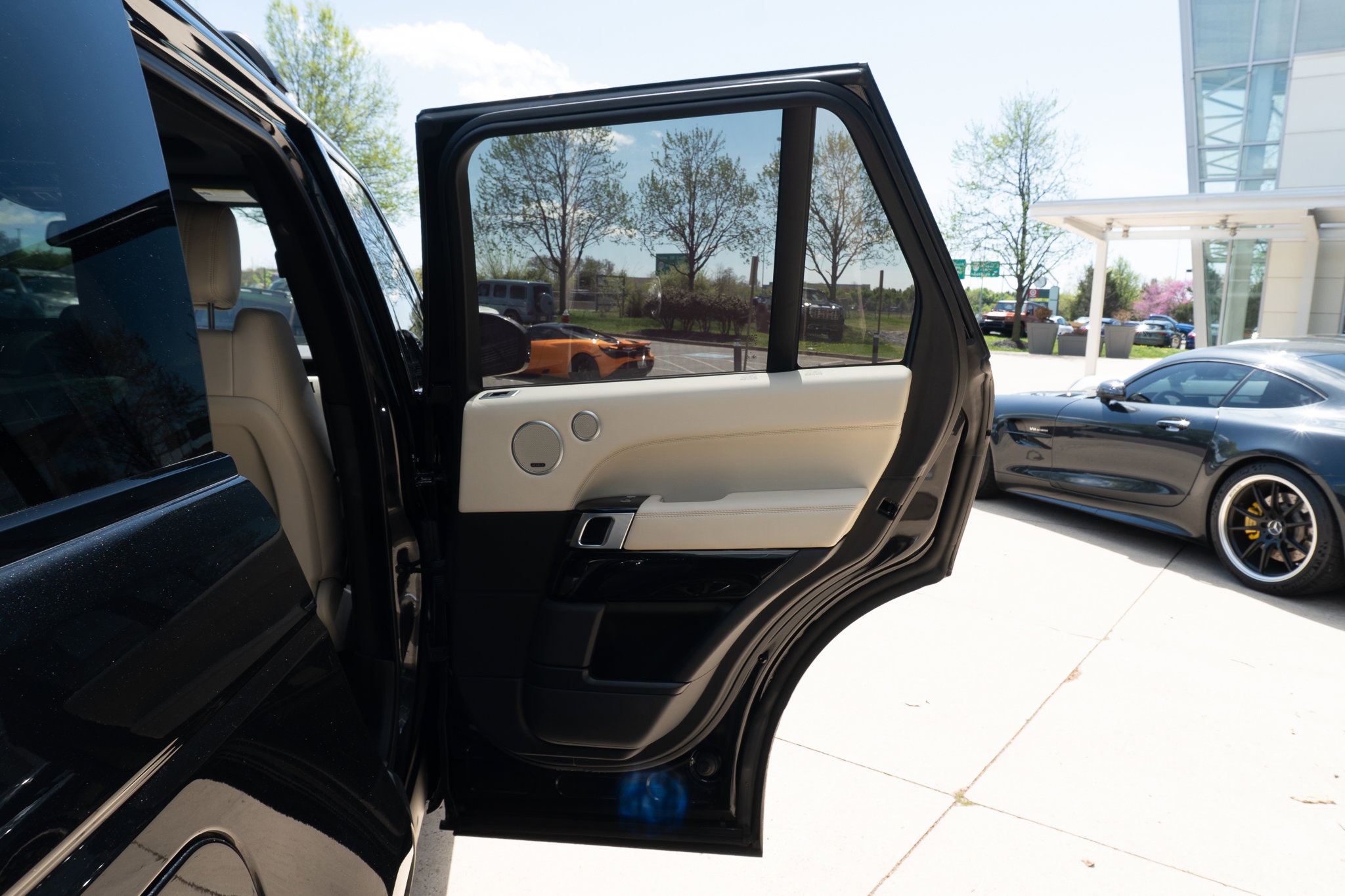 Used 2016 Land Rover Range Rover Supercharged image 28