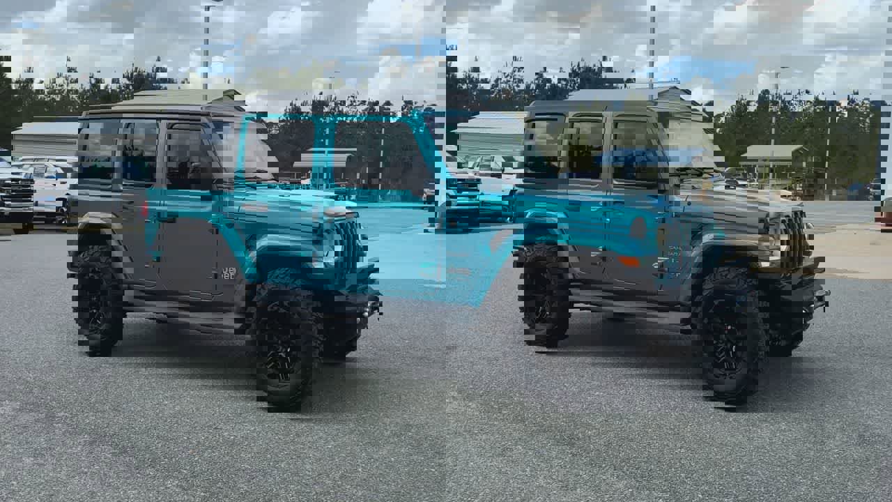 Used 2020 Jeep Wrangler Unlimited Sahara image 2