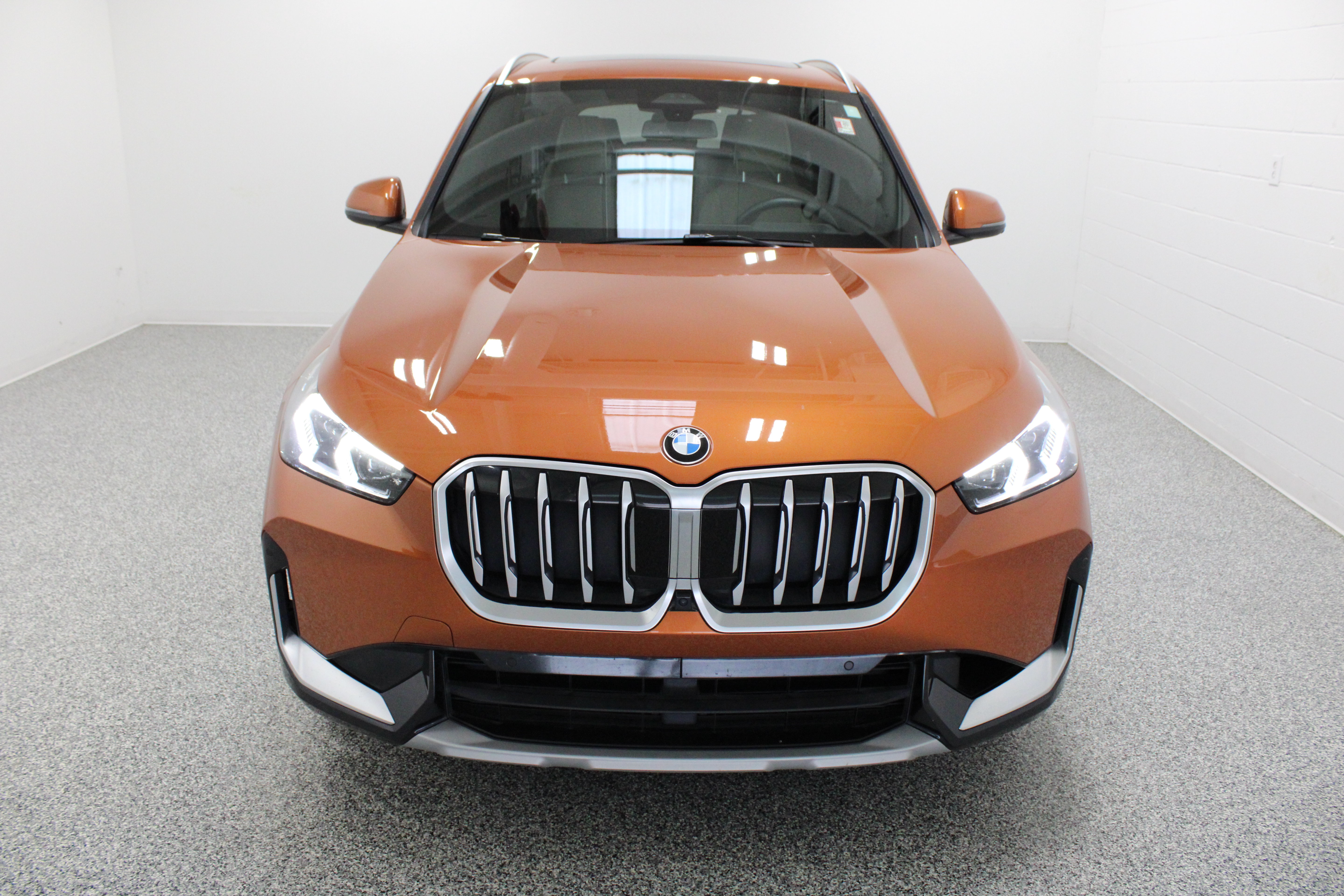 Used 2025 BMW X1 xDrive28i w/ Technology Package AWD/4WD image 3