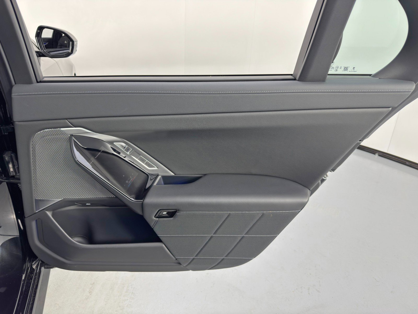 Used 2024 BMW i7 eDrive50 w/ M Sport Package image 54