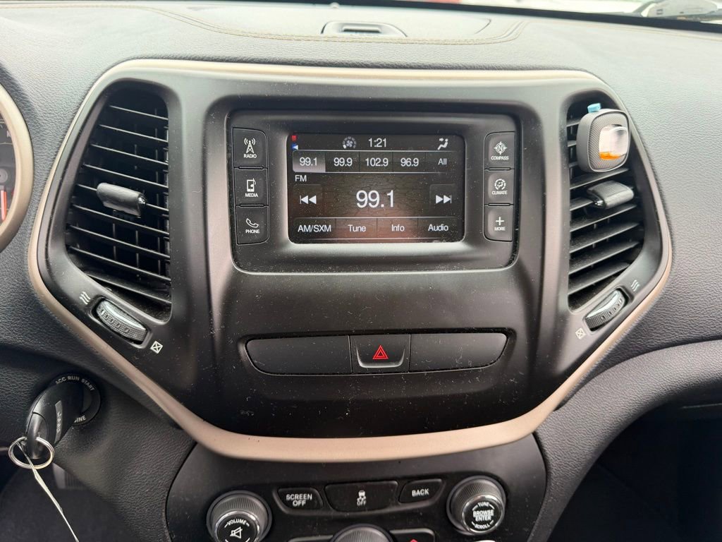 Used 2017 Jeep Cherokee Latitude w/ Trailer Tow Group image 28