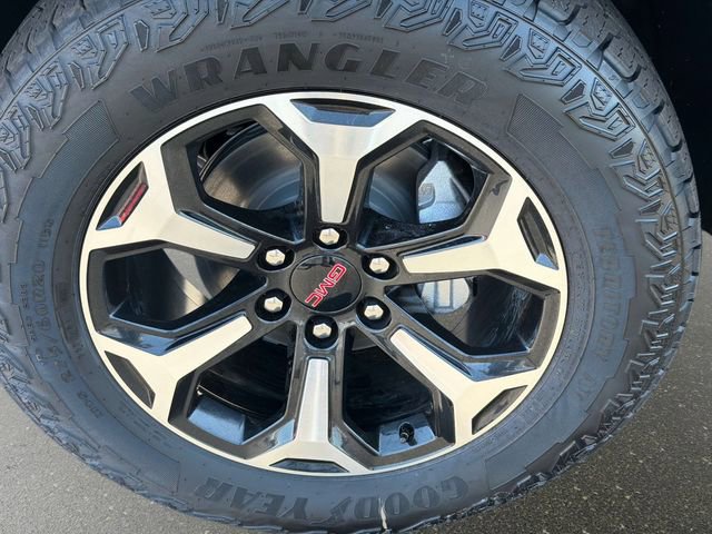 New 2026 GMC Yukon AT4 w/ AT4 Premium Plus Package image 10