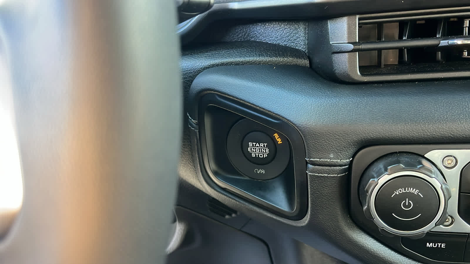 Used 2024 Jeep Wrangler High Altitude image 22