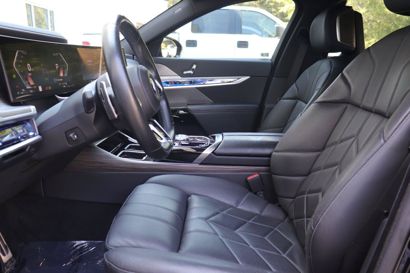 Used 2023 BMW 740i RWD image 10