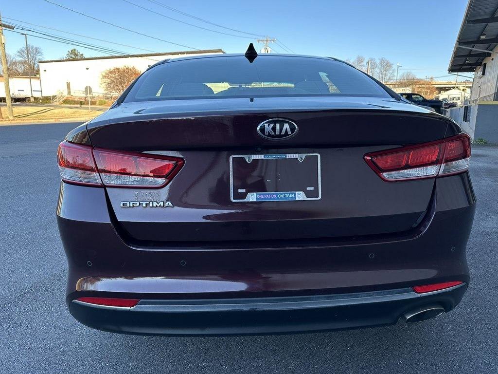 Used 2018 Kia Optima LX w/ 17" Alloy Wheels Package FWD image 4