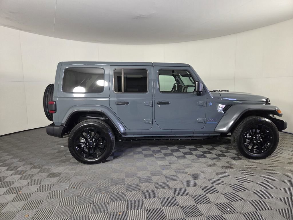 Used 2025 Jeep Wrangler Sahara w/ Safety Group image 5