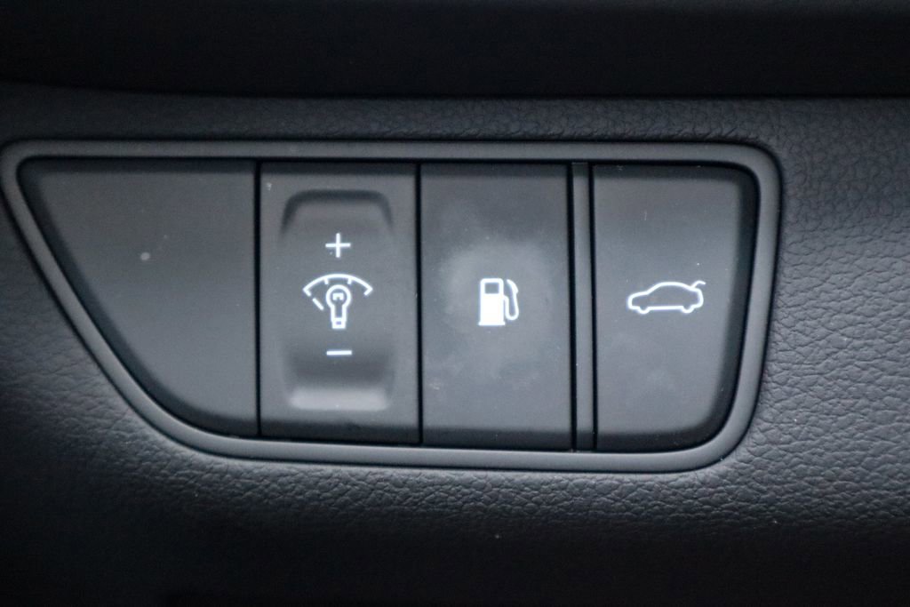 Used 2026 Genesis G70 2.5T image 21