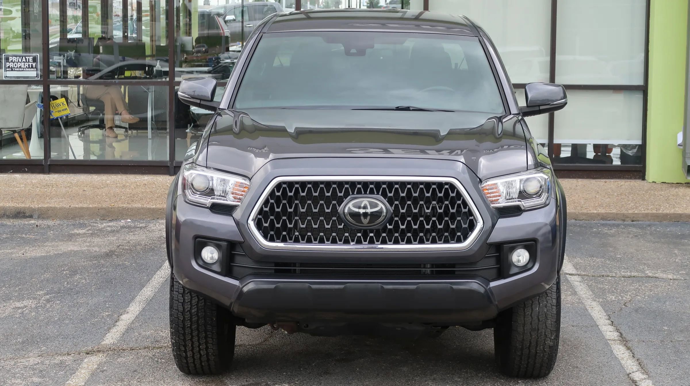 Used 2018 Toyota Tacoma TRD Off-Road AWD/4WD image 4