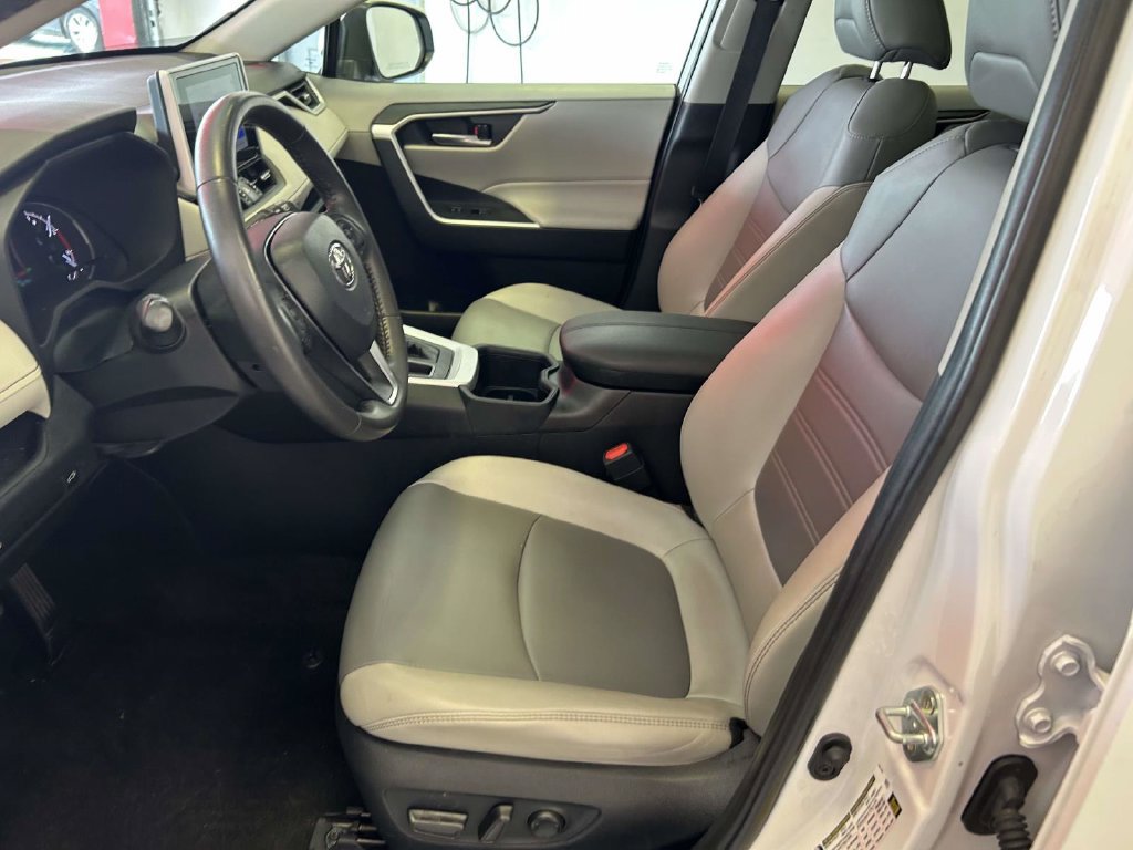 Used 2024 Toyota RAV4 XLE Premium FWD image 16