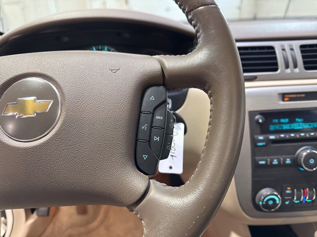 Used 2008 Chevrolet Impala LTZ FWD image 12