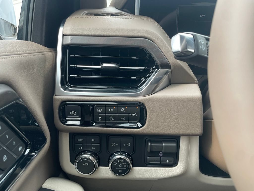 New 2026 GMC Yukon XL Denali w/ Advanced Technology Package AWD/4WD image 13
