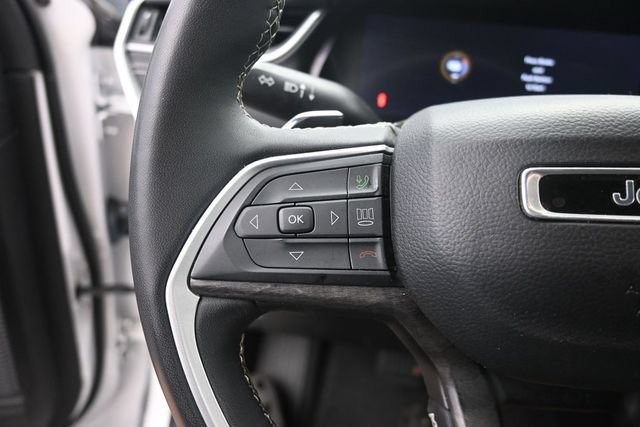 Used 2023 Jeep Grand Cherokee Limited w/ Black Appearance Package AWD/4WD image 20