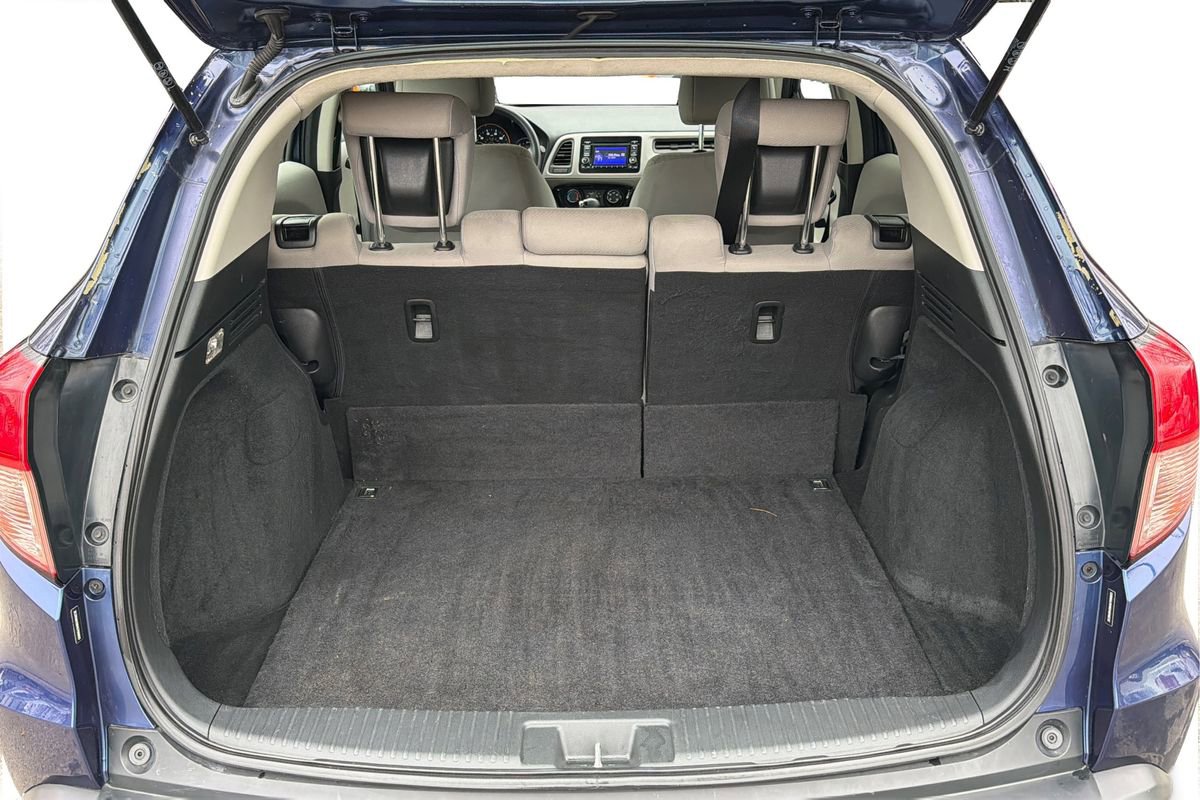 Used 2017 Honda HR-V LX image 11