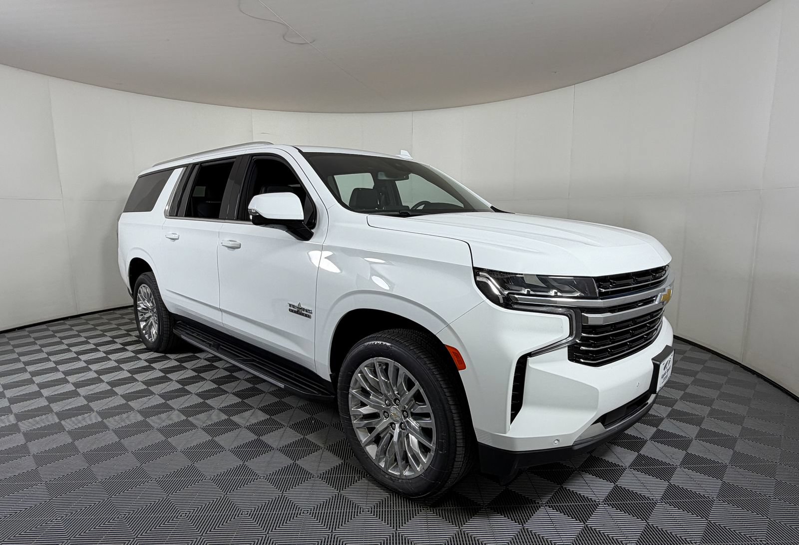 Used 2024 Chevrolet Suburban LT w/ Luxury Package