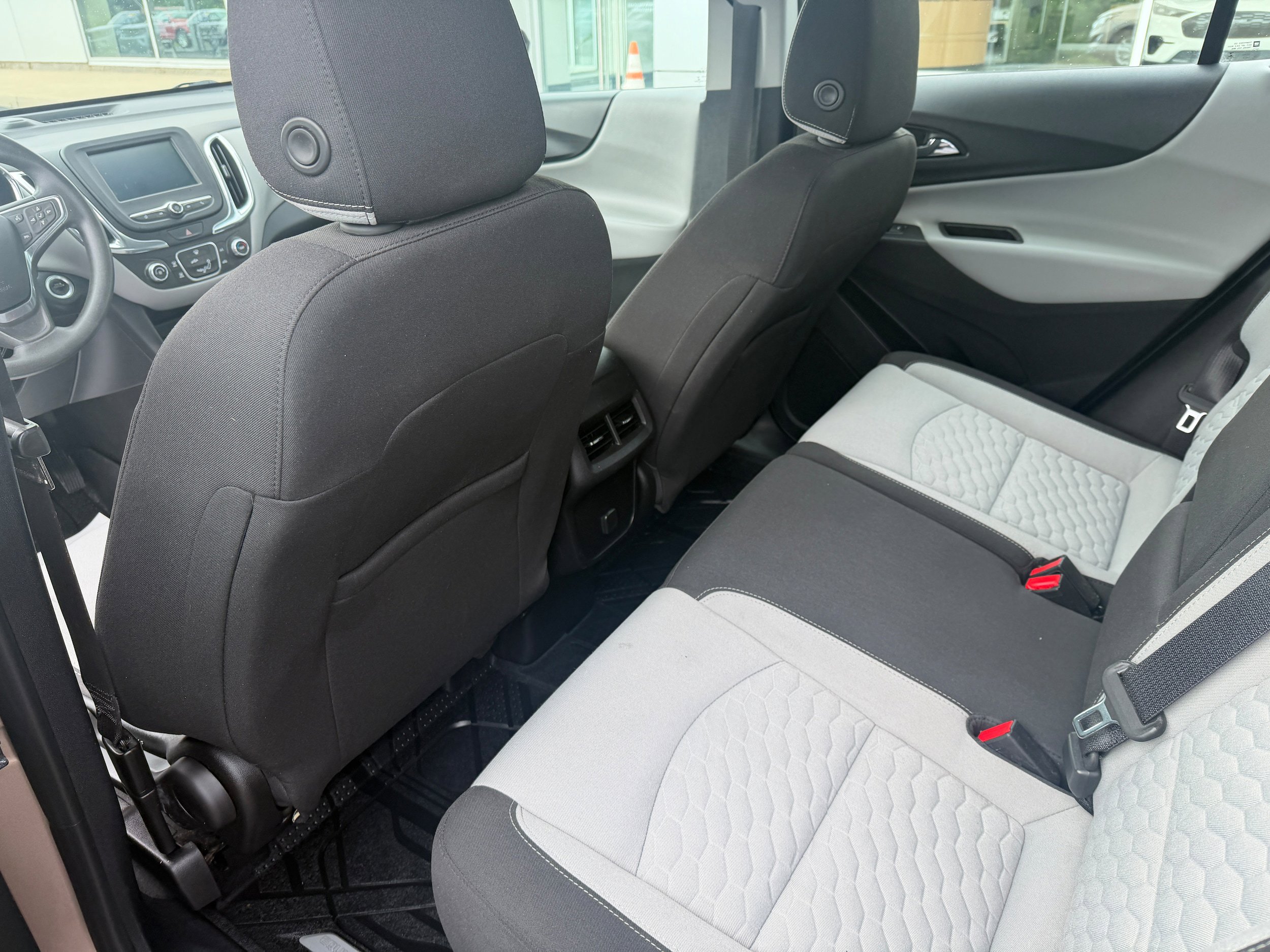 Used 2018 Chevrolet Equinox LS FWD image 21