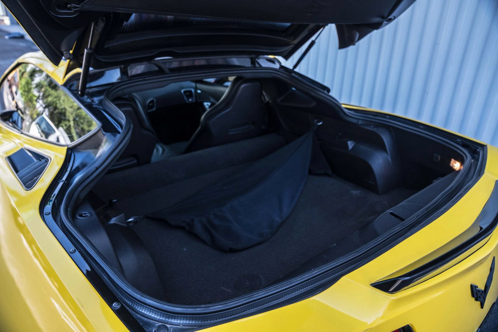 Used 2017 Chevrolet Corvette Stingray Coupe w/ 1LT RWD image 26