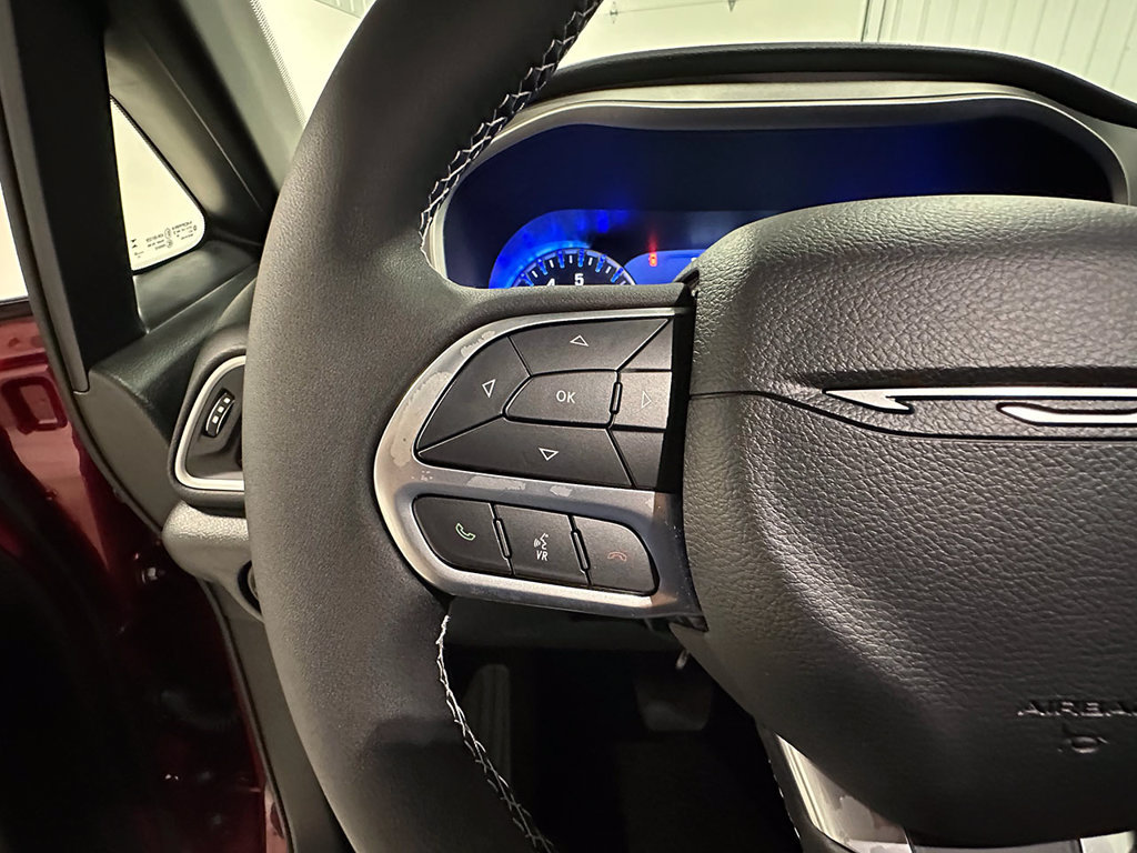 Used 2027 Chrysler Pacifica LX FWD image 39
