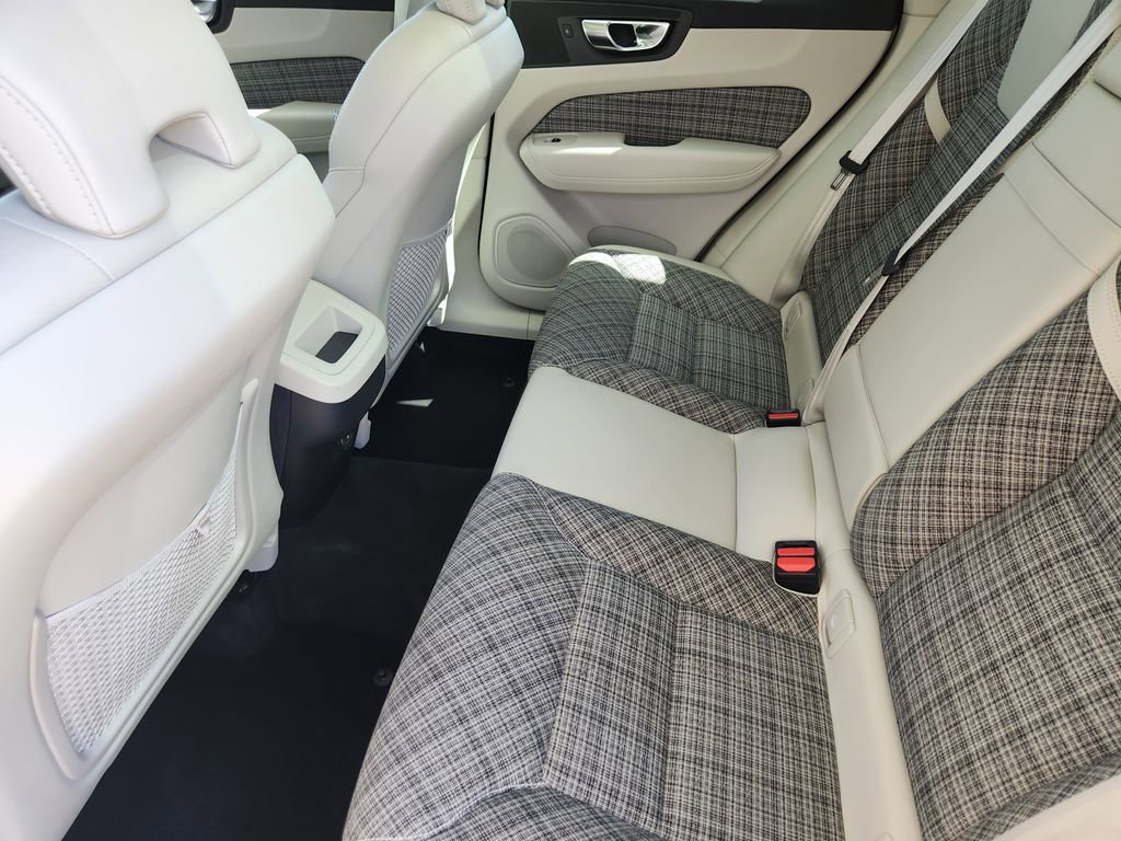 Used 2021 Volvo XC60 T5 Momentum image 19