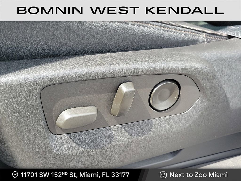 Used 2022 Chevrolet Silverado 1500 High Country w/ High Country Premium Package image 13