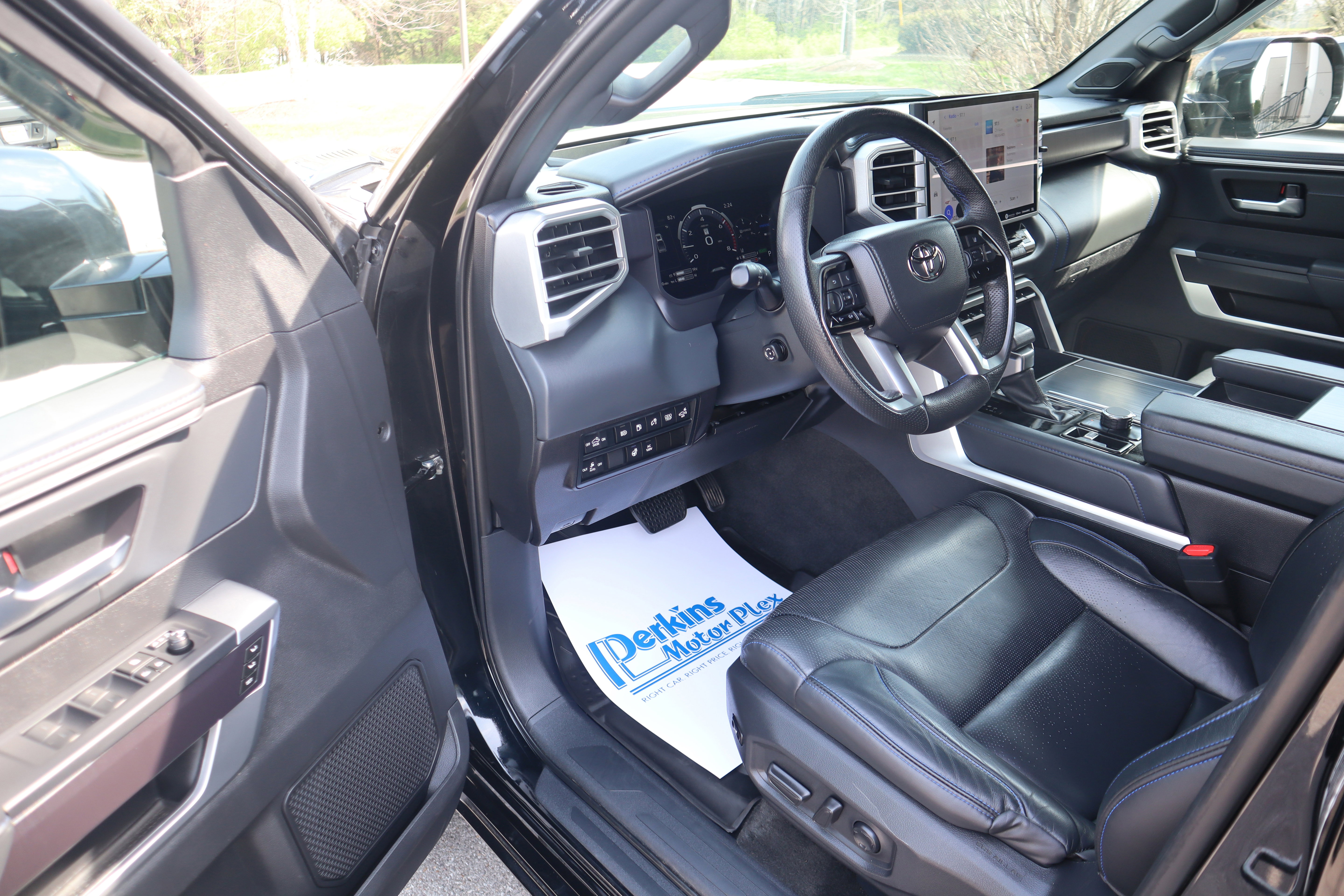 Used 2023 Toyota Tundra Platinum w/ Advanced Package image 3