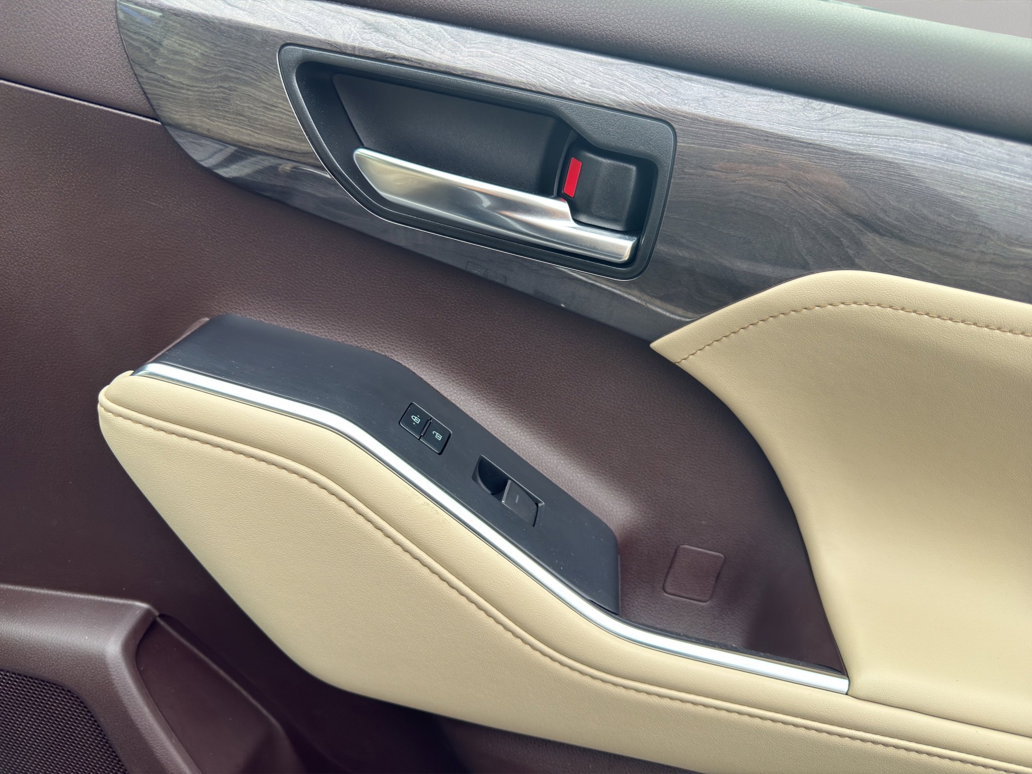 Used 2022 Toyota Highlander Limited image 18