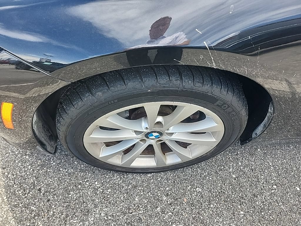 Used 2016 BMW 320i Sedan RWD image 9