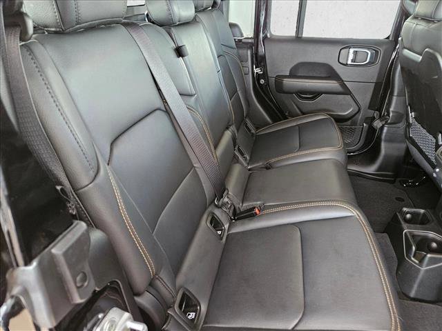 Used 2025 Jeep Gladiator Sport image 23