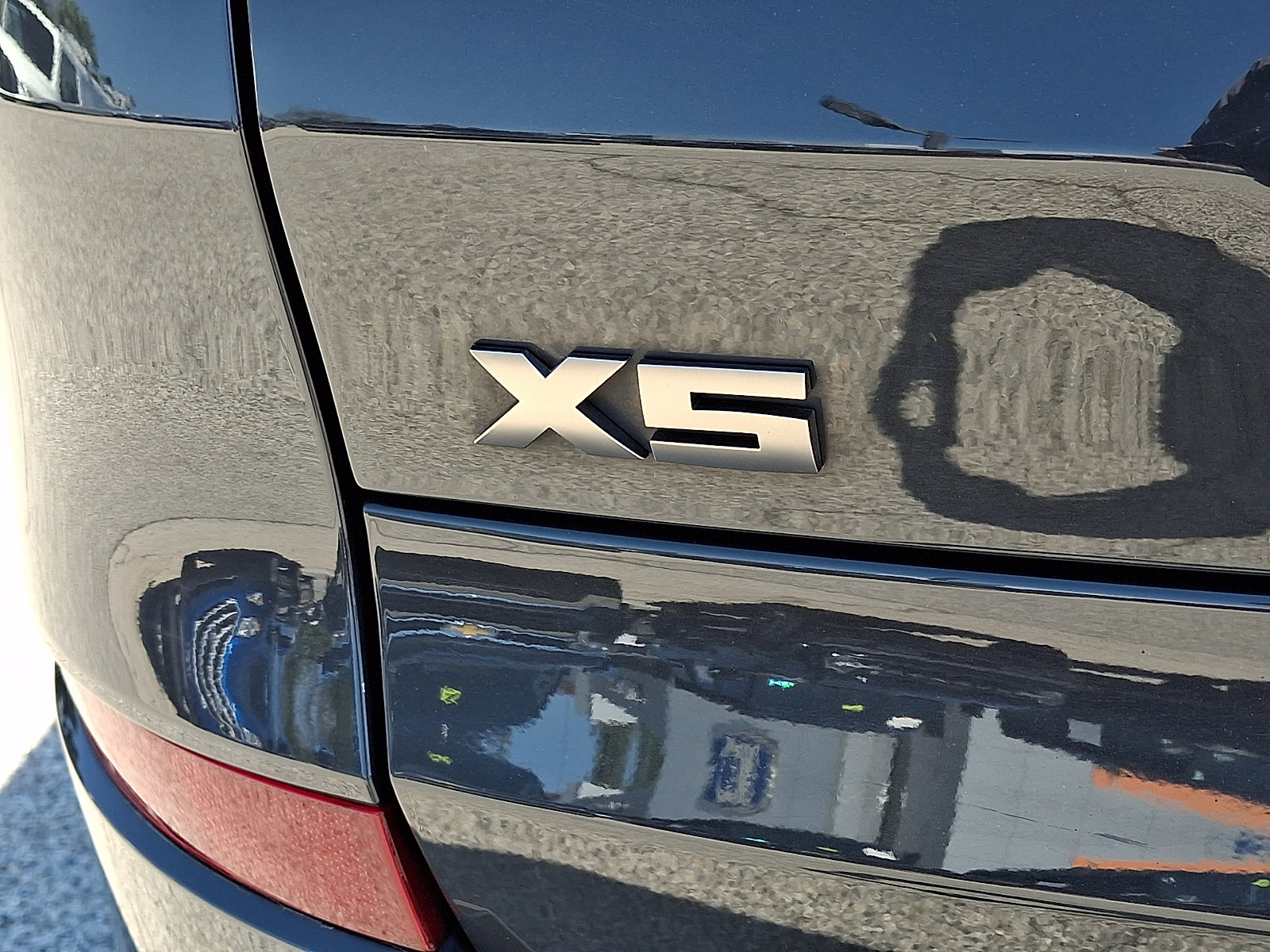 Used 2021 BMW X5 M50i w/ Executive Package image 32
