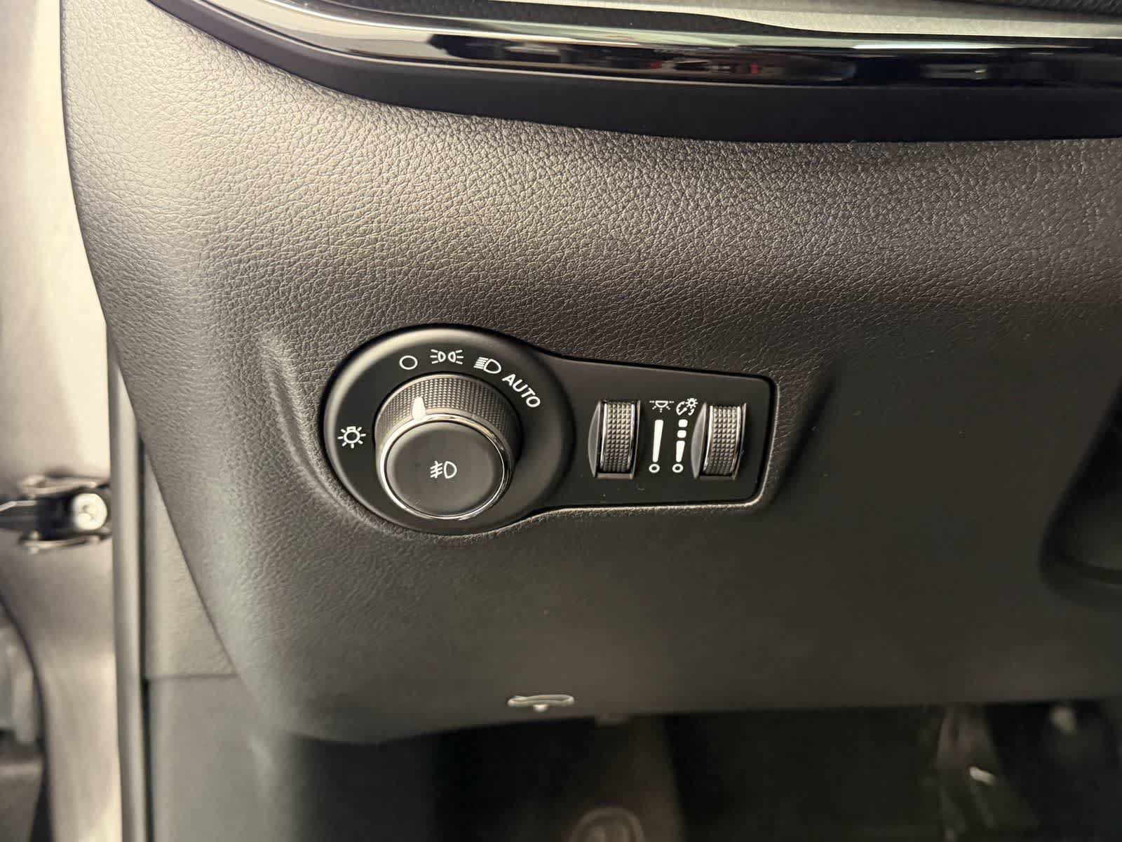 Used 2022 Jeep Compass Trailhawk w/ Trailhawk Convenience Group AWD/4WD image 15