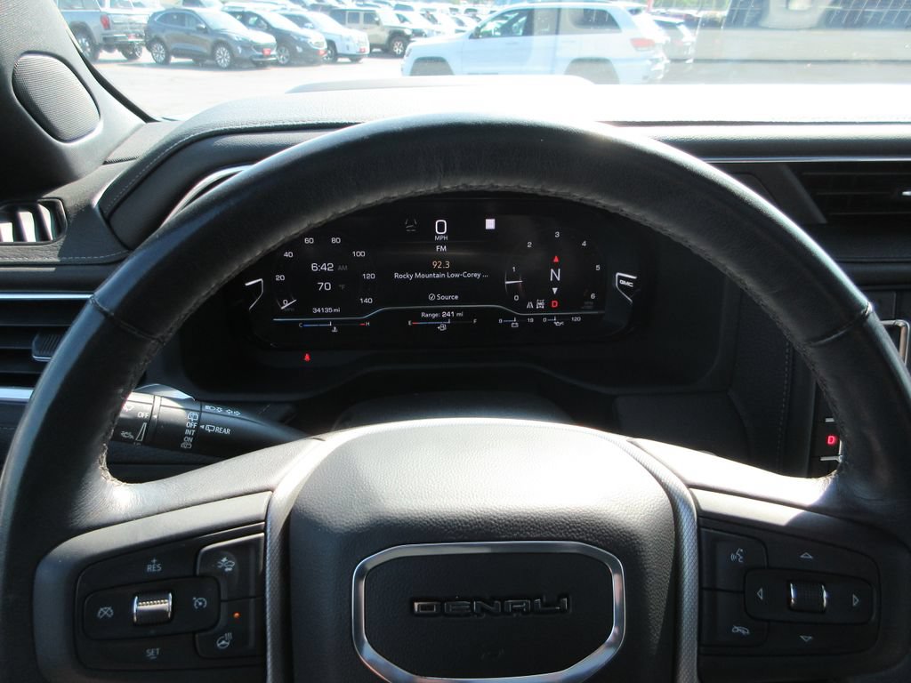 Certified 2022 GMC Yukon Denali w/ Denali Premium Package AWD/4WD image 32