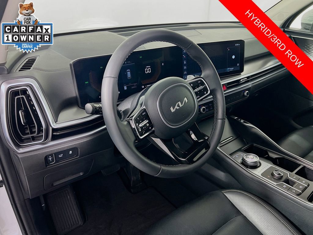 Certified 2025 Kia Sorento EX image 10