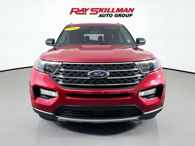 Used 2022 Ford Explorer XLT w/ Equipment Group 202A AWD/4WD image 2