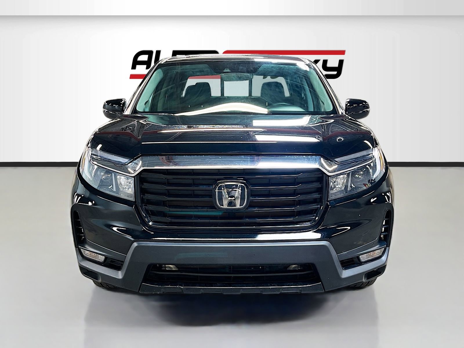 Used 2023 Honda Ridgeline RTL-E image 2