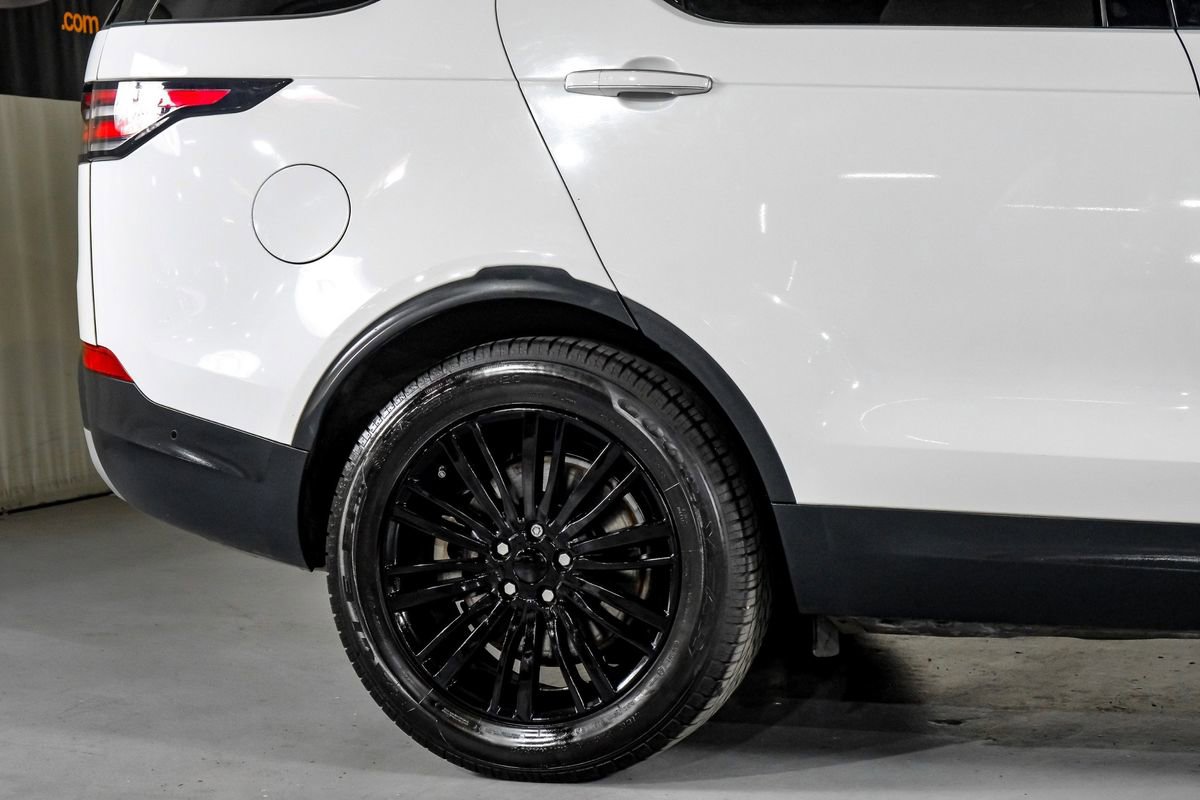 Used 2019 Land Rover Discovery HSE Luxury image 6