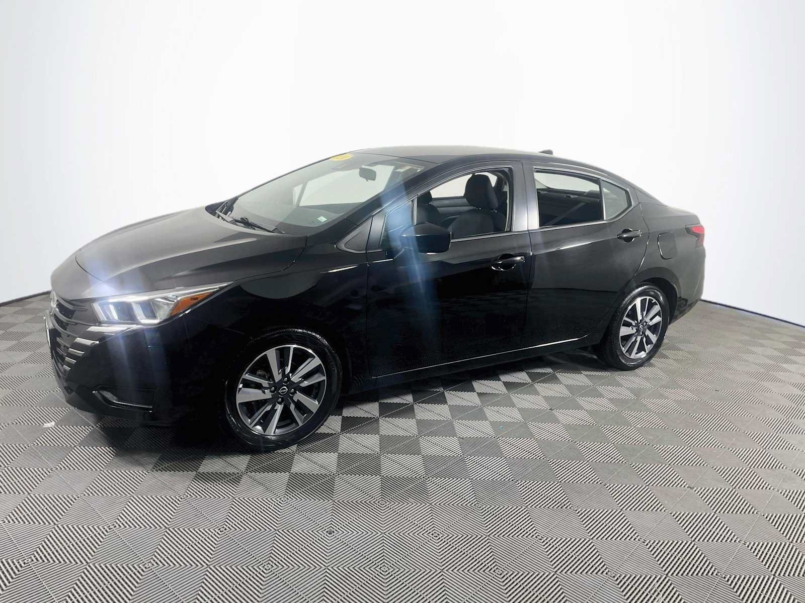 Used 2024 Nissan Versa SV FWD image 1