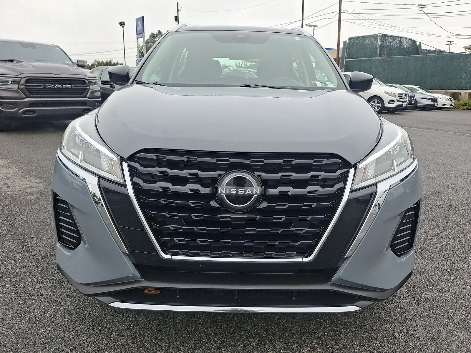 Used 2022 Nissan Kicks SV FWD image 2