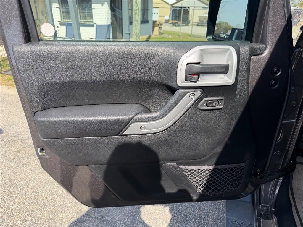 Used 2016 Jeep Wrangler Unlimited Sahara image 11