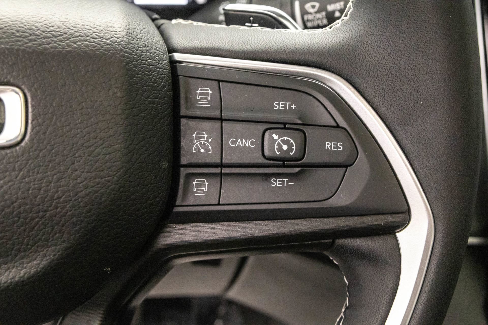 Used 2023 Jeep Grand Cherokee Laredo X image 22