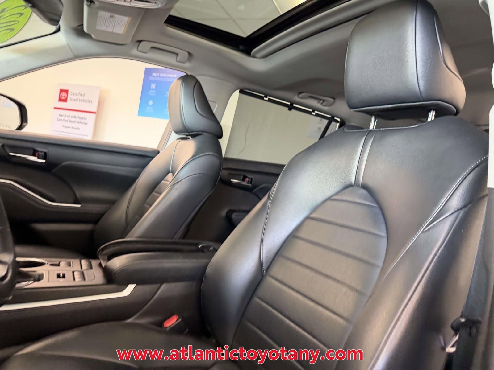 Used 2022 Toyota Highlander XLE image 13