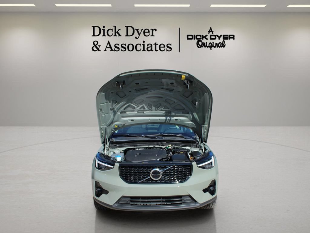 Used 2025 Volvo XC40 B5 Ultra w/ Protection Package Premier AWD/4WD image 46