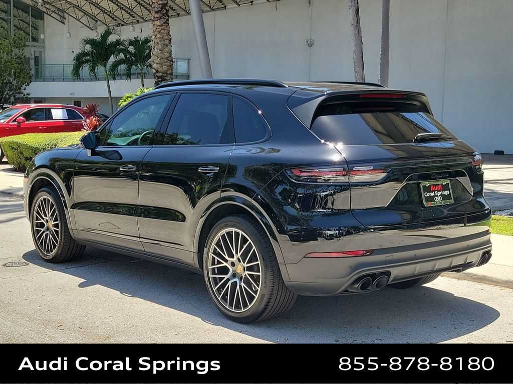 Used 2023 Porsche Cayenne AWD/4WD image 12