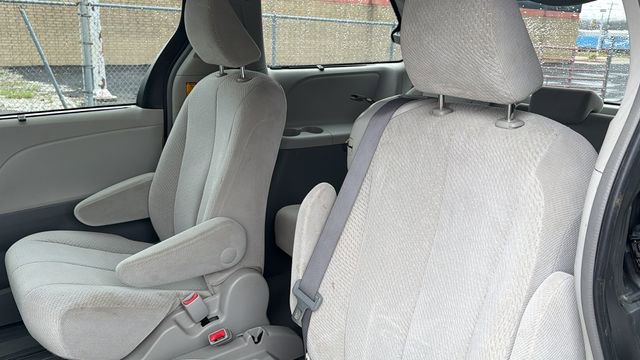 Used 2011 Toyota Sienna LE w/ Towing Pkg image 24