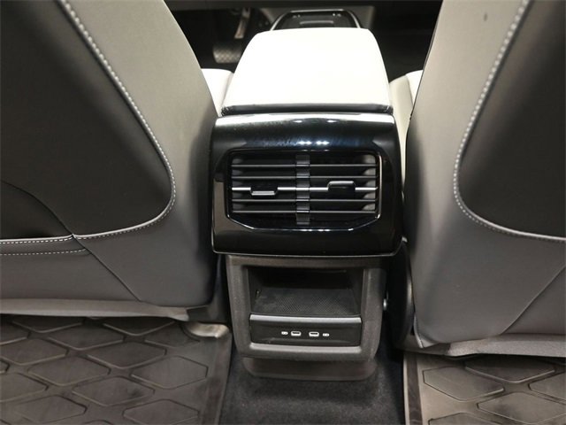 Used 2024 Volkswagen ID.4 2WD image 16