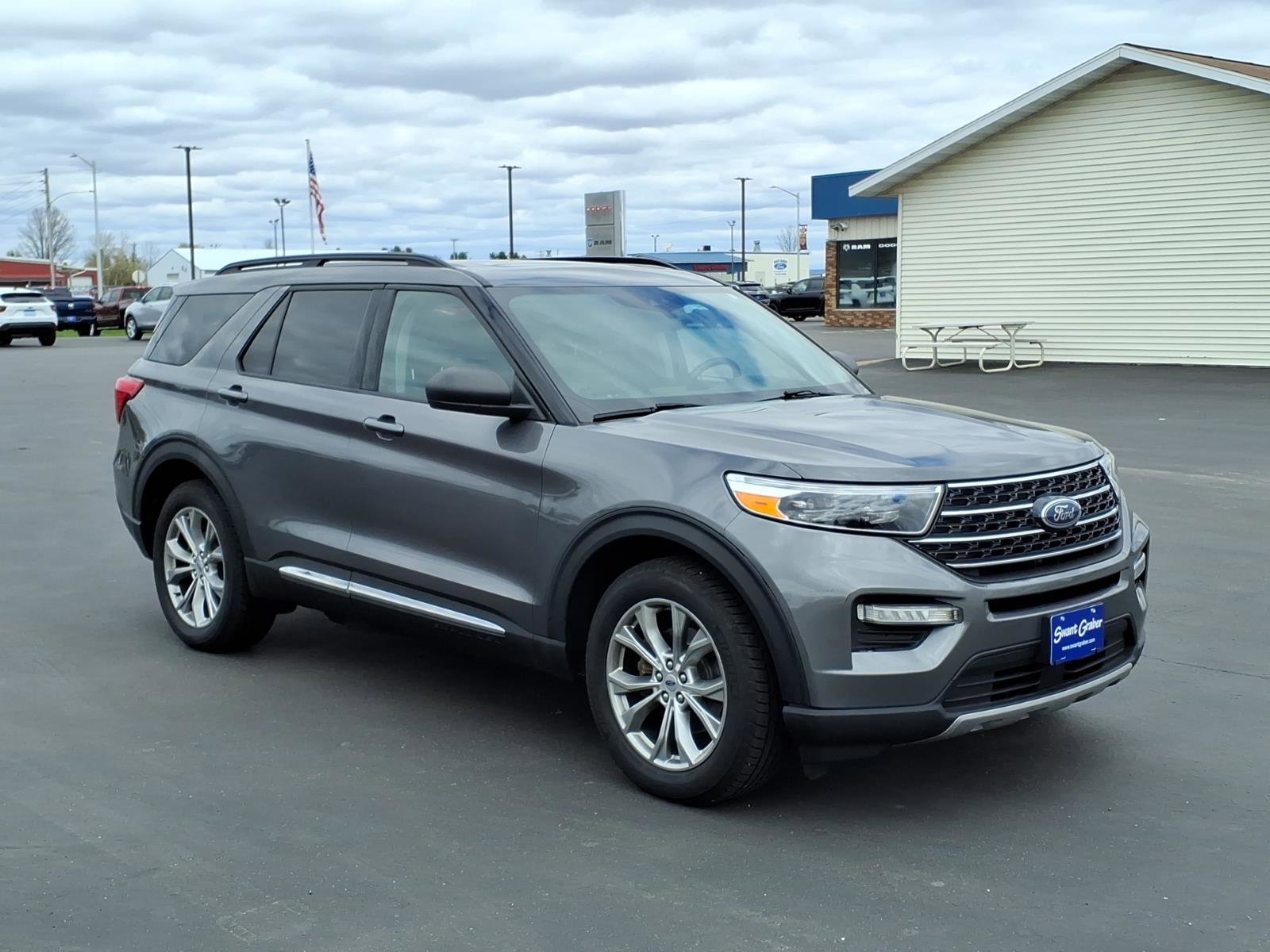 Used 2021 Ford Explorer XLT w/ Equipment Group 202A AWD/4WD image 8