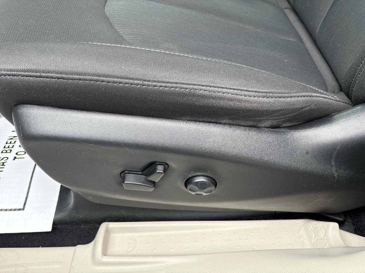 Used 2023 Chrysler Voyager LX FWD image 15