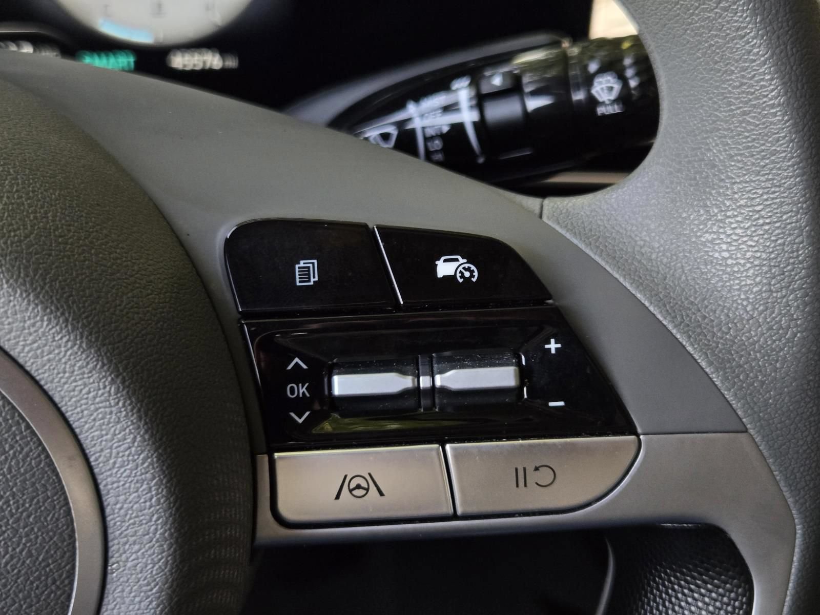 Used 2024 Hyundai Elantra SEL FWD image 33