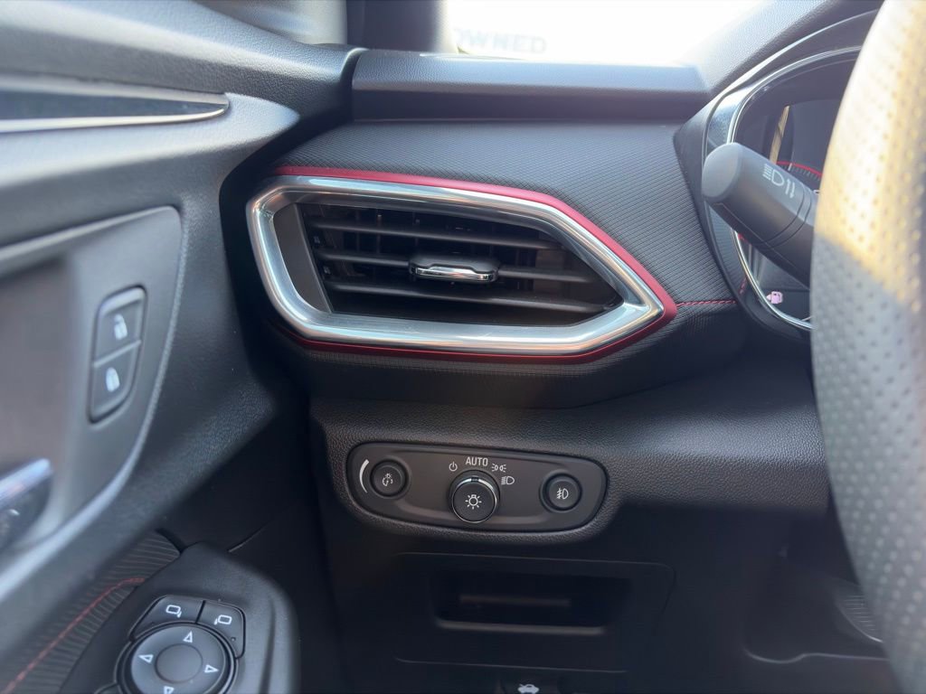 Used 2023 Chevrolet TrailBlazer RS FWD image 19